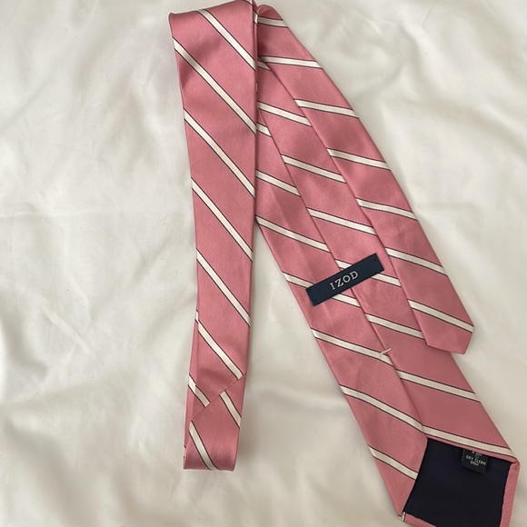 Mens Izod brand tie. Pink with stripe. - Picture 4 of 8